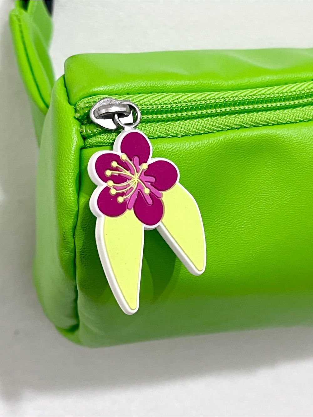*Collectible*Official Girl Scout Reward Lime Green Panda Crossbody Cylinder Bag - Picture 3 of 8